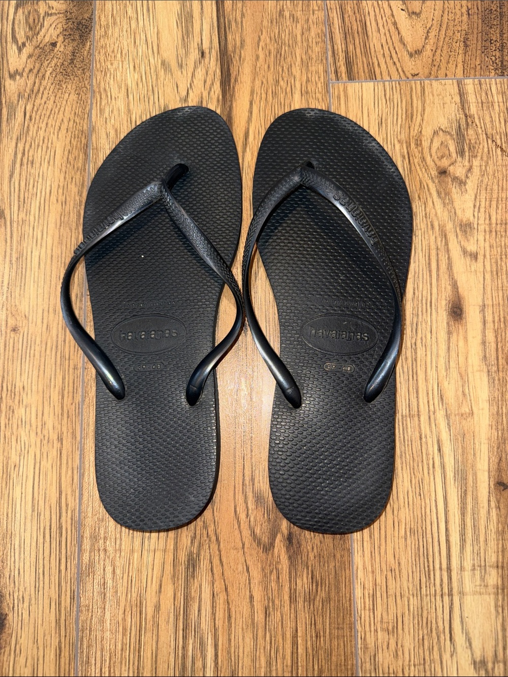 Havaianas Classic Slim Flip Flops in Black